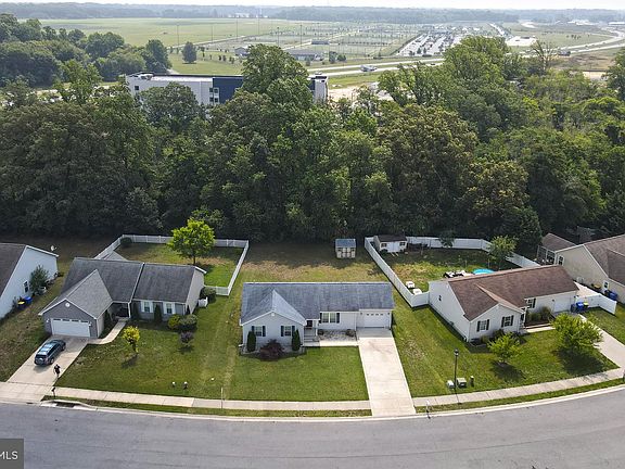 3rd image of 160 Waterway Dr