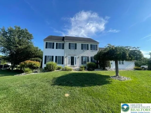 4659 Oakwood Ln, Nazareth, PA 18064