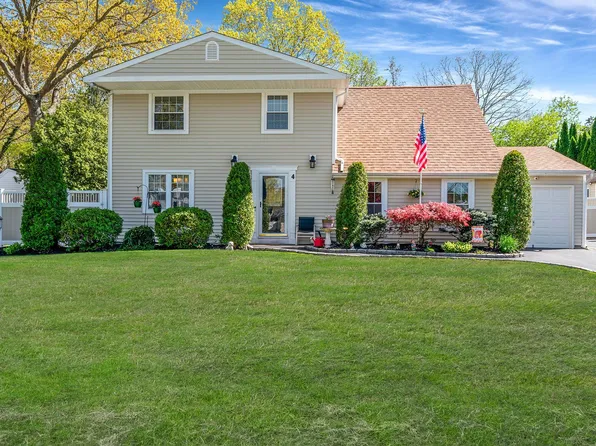 4 Cottonwood Avenue, Port Jefferson Station, NY 11776