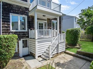 11 Crescent Rd, Middletown, RI 02842