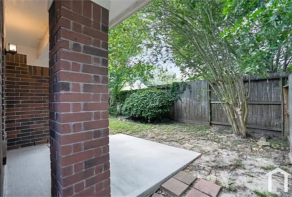 4 bed, 2000 sqft, $2,150 — Photo 4