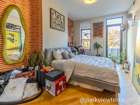 3rd image of 535 Evergreen Ave #1
