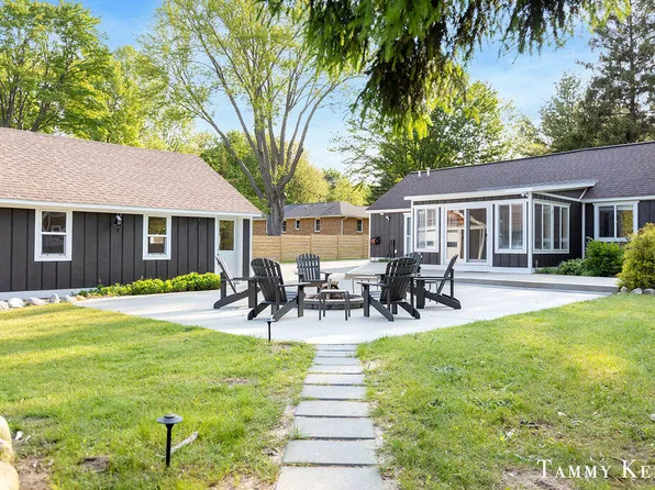 3686 64th St, Holland, MI 49423