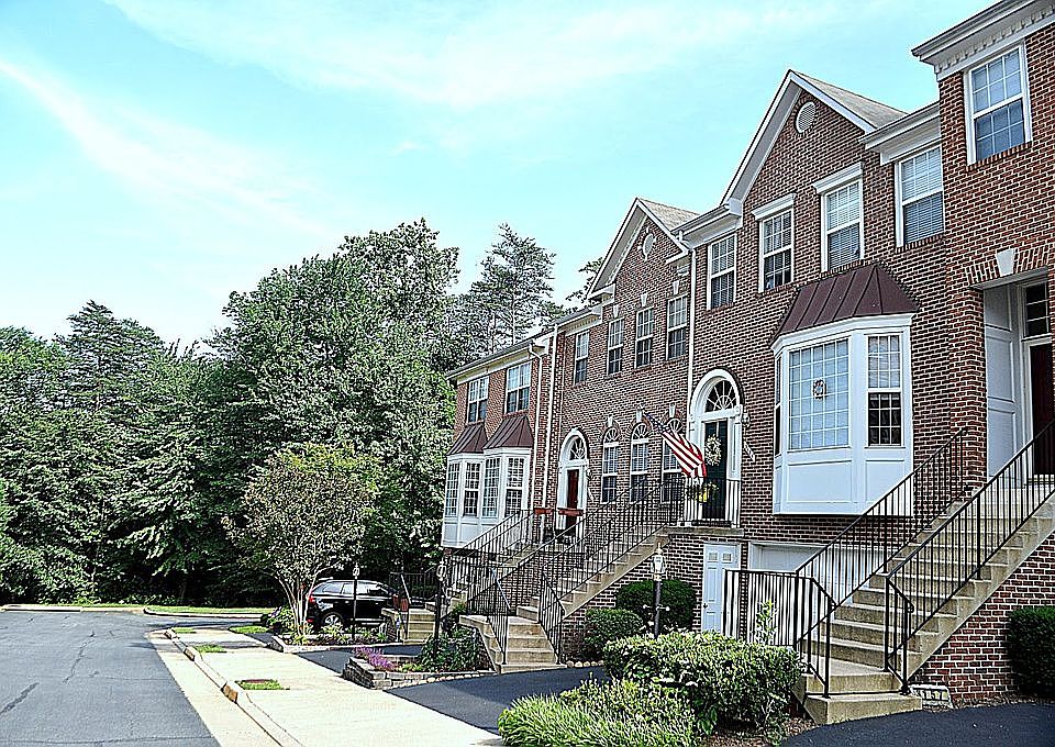 1st image of 3155 Grovehurst Pl