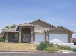 27800 Hummingbird Ln, Helendale, CA 92342