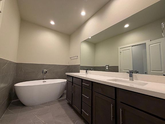 5th image of 5915 Haring Ln
