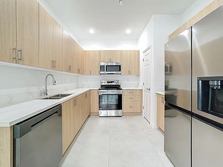 1748 Barton Towne Cir — Photo 14