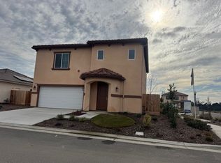 1512 Crimson Way, Dinuba, CA 93618