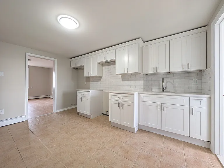 22 Somme St #3 — Photo 7