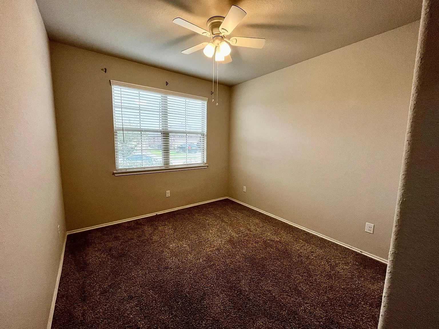 4 bed, 2.0 bath, 1899 sqft, $2,250 — Photo 4