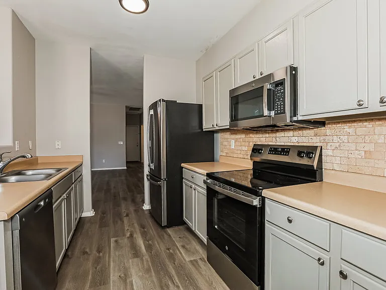 1733 E Silversmith Trl — Photo 7