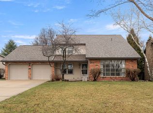 302 Meadow Dr, Shorewood, IL