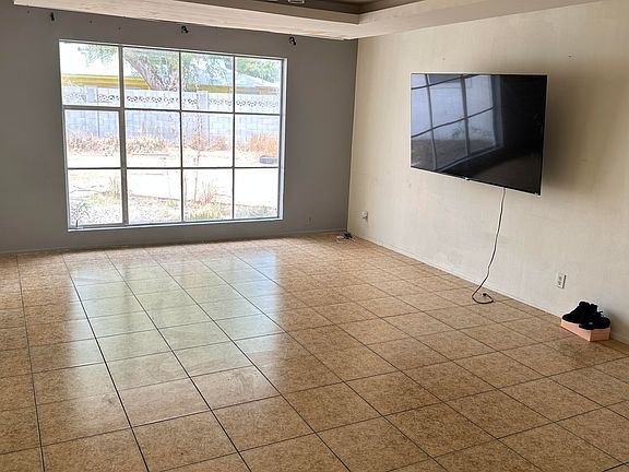 2nd image of 7230 N 37TH Avenue
