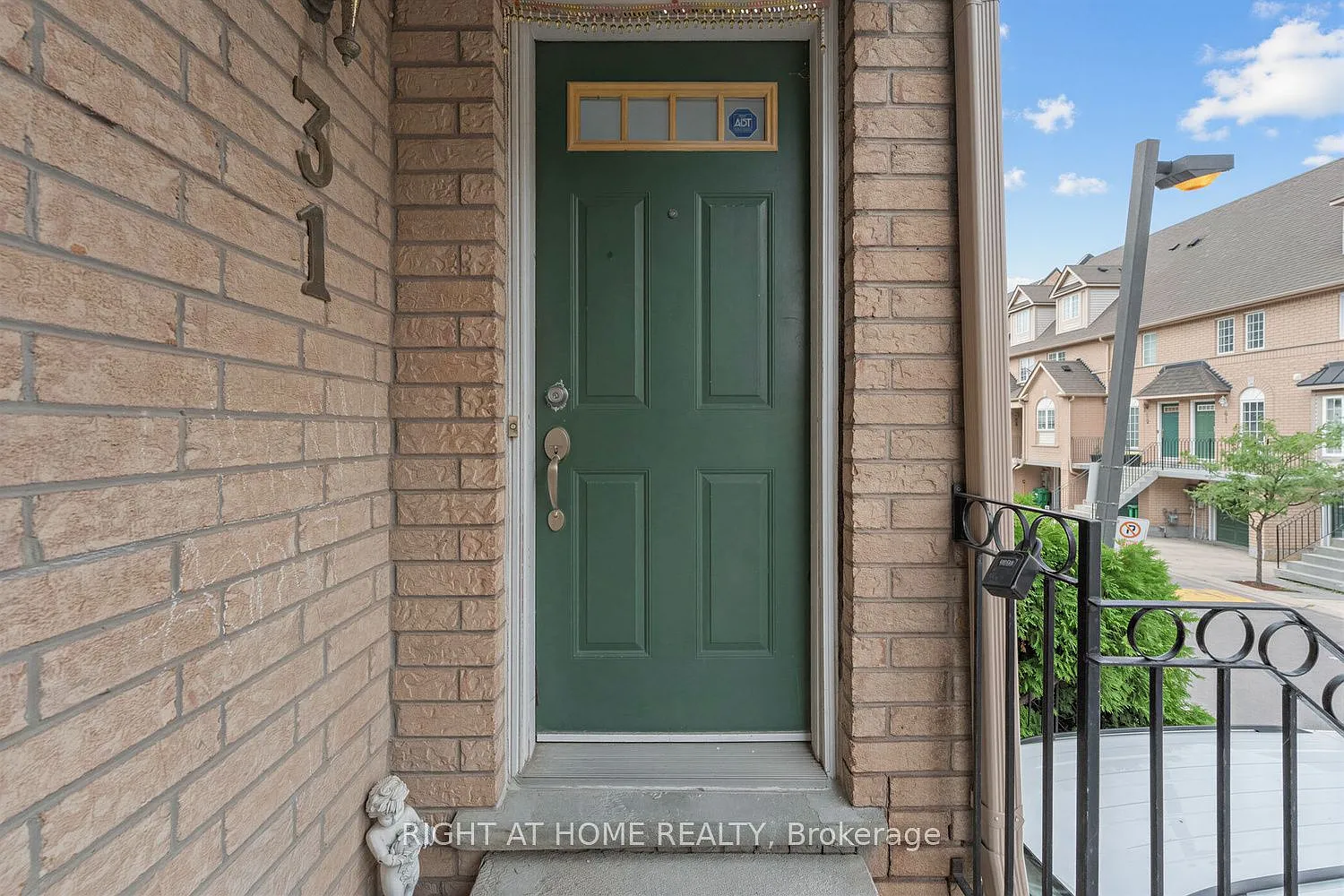 3 bed, $3,000 — Photo 3
