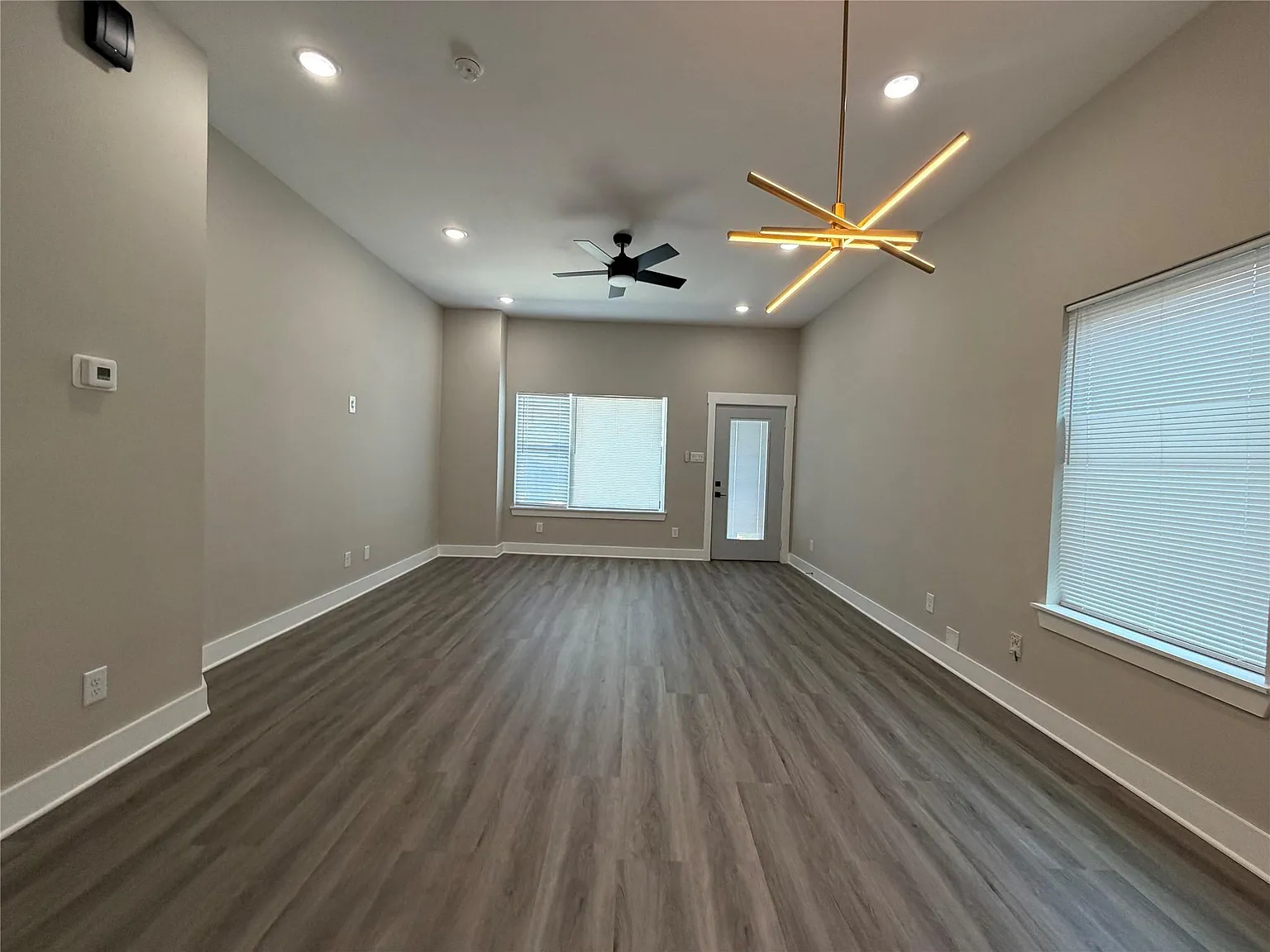 2 bed, 2.0 bath, 2252 sqft, $1,695 — Photo 4