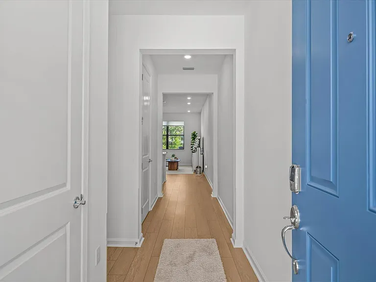 276 SW Sally Way — Photo 5
