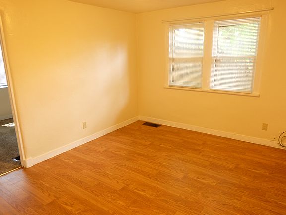 3rd image of 512 & 1/2 Vassar Dr SE #512-1/2