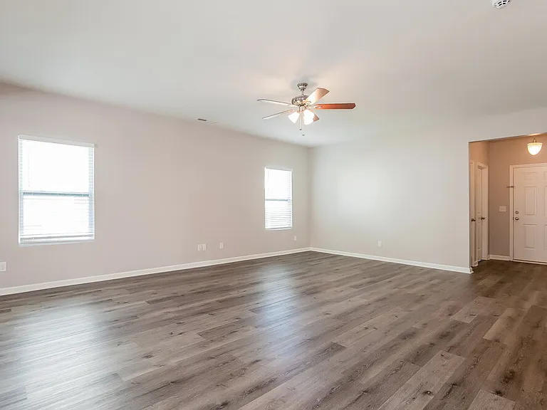 2304 Lake Vista Dr — Photo 6