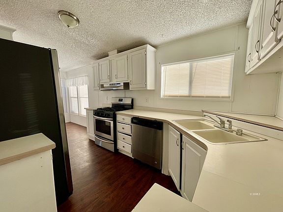 5th image of 1465 Pony St