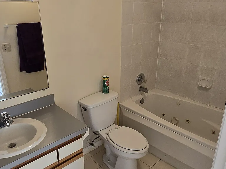 176 N Roscoe Blvd — Photo 11