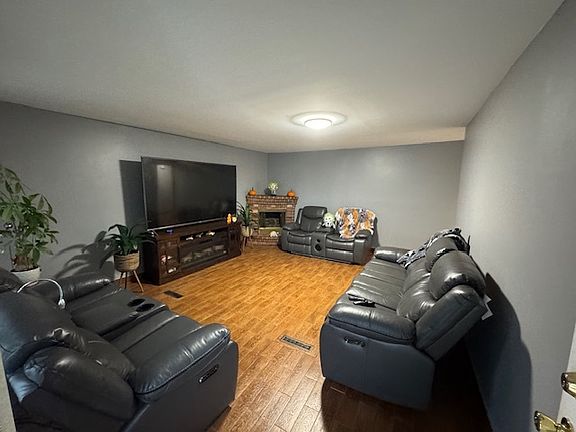 3rd image of 7840 McVicker Ave