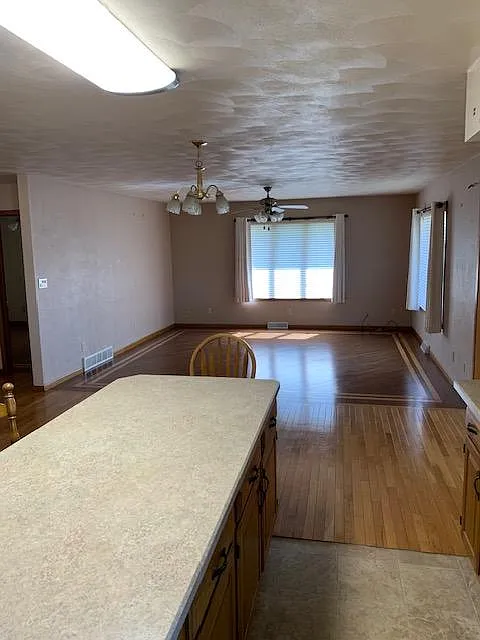 3 bed, 1496 sqft, $2,000 — Photo 4