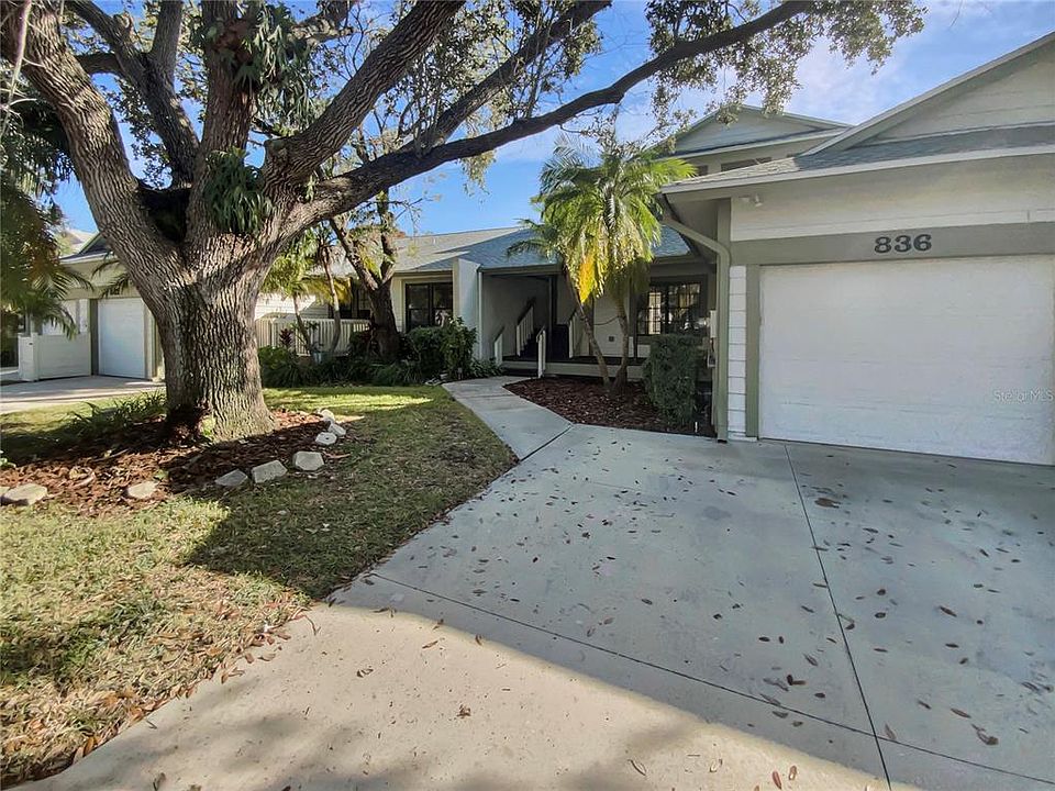 1st image of 836 AMELIA COURT NE