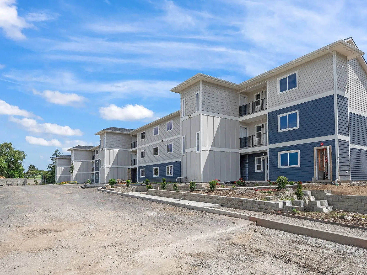 McKinnon Flats Complex Apartments offering 2- & 3-Bedroom units with 2 full baths — Photo 2