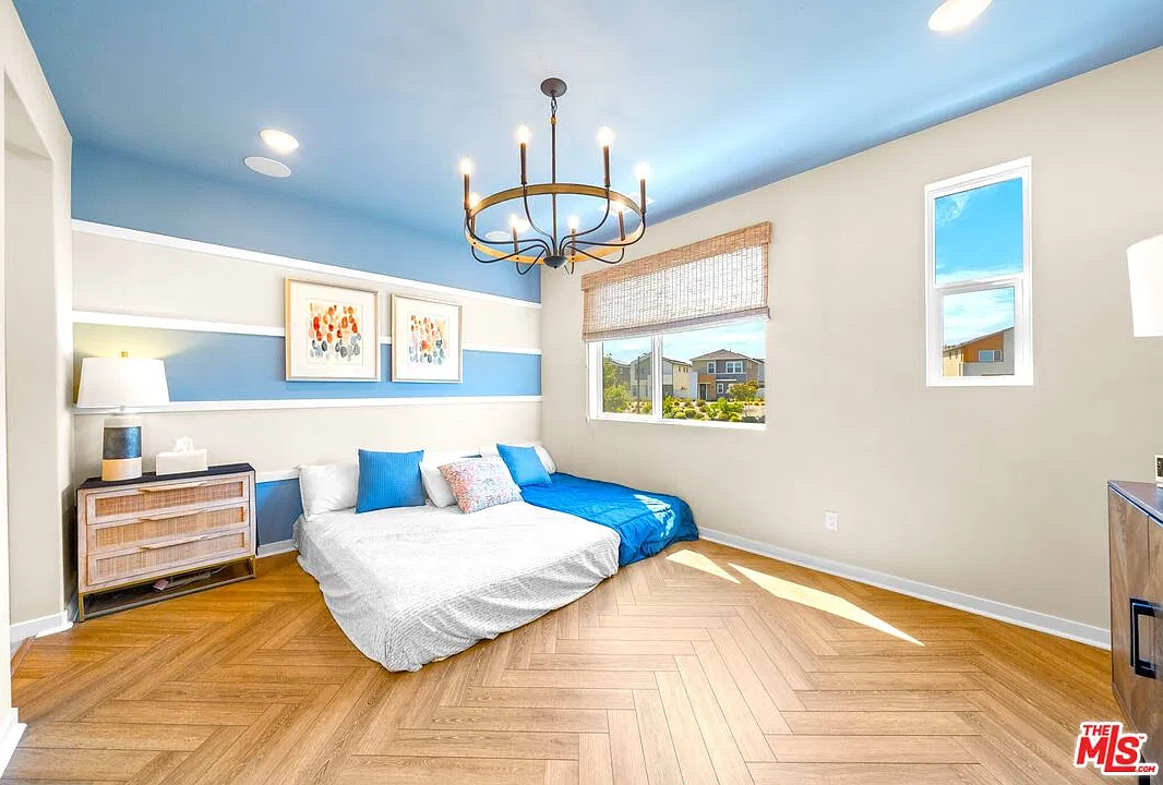 2 bed, 2.5 bath, 1720 sqft, $3,750 — Photo 2