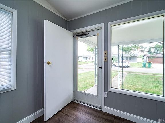 5th image of 310 Drake Ave