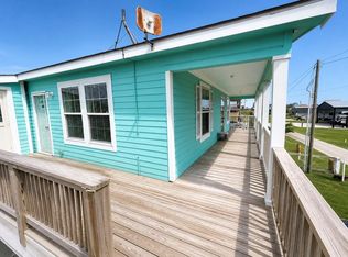 906 Moms Rd, Crystal Beach, TX 77650
