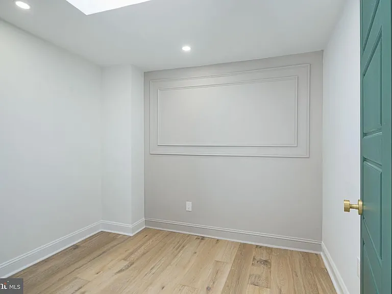 2542 E Dauphin St — Photo 18