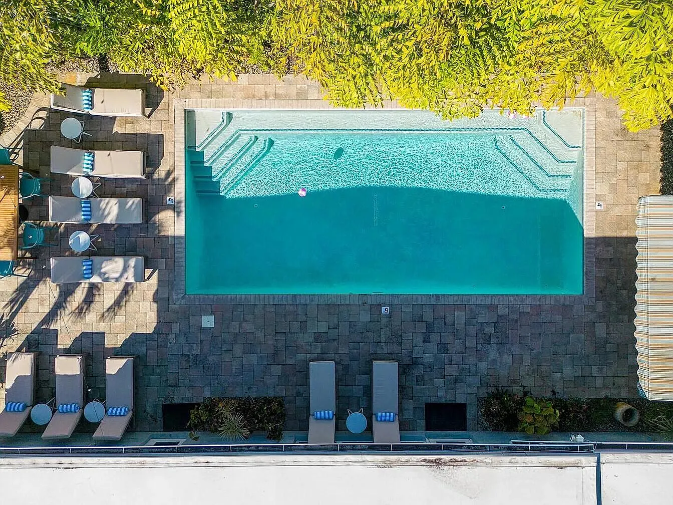 1 bed, 1.0 bath, 2715 sqft, $2,100 — Photo 1