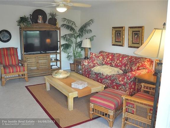 5th image of 1104 Oakridge Cir #V