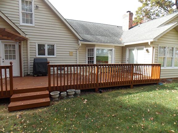 3rd image of 1004 Mountainview Dr
