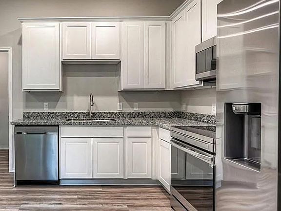 2nd image of 9595 Darkwood St