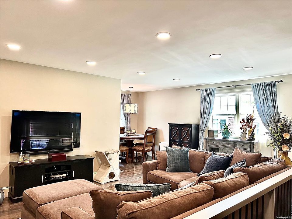 1st image of 224-33 Kingsbury #B