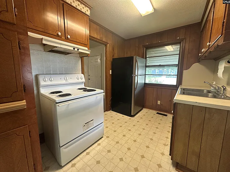 1213 Summerland Dr — Photo 5