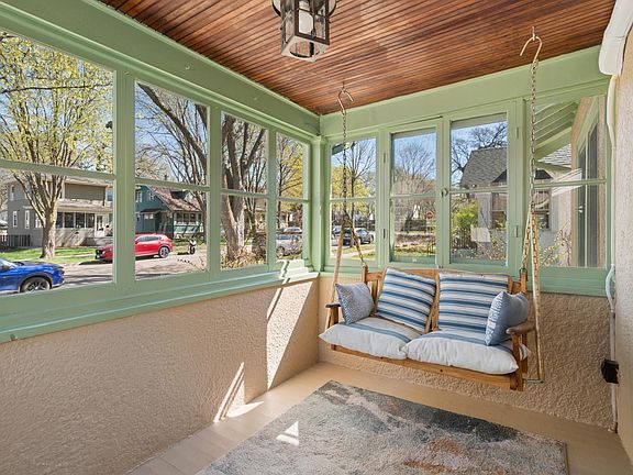3rd image of 1594 Wellesley Ave