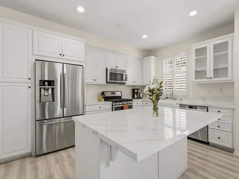1884 Aquamarine Ct #6 — Photo 3