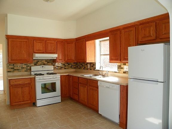 3rd image of 2334 S Gunderson Ave