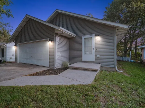 216 Maplelawn St SE, Kentwood, MI 49548