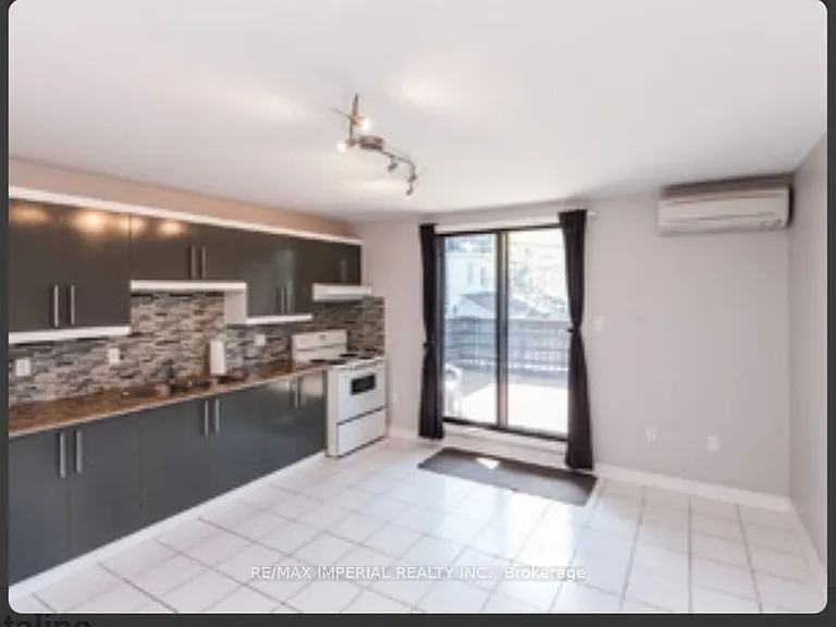 714R Dufferin St — Photo 2