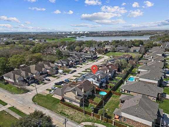 4th image of 510 Birdsong Drive