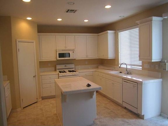 2nd image of 859 Bryce Canyon Ave