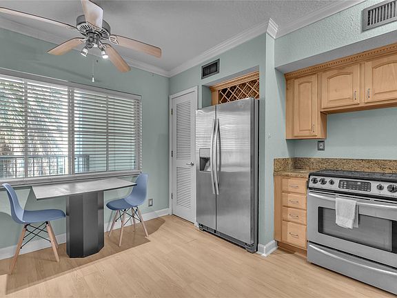 3rd image of 924 SE 2nd Street #32