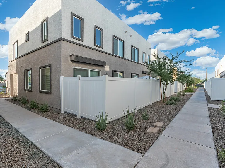 Raymond Place Townhomes — Photo 3