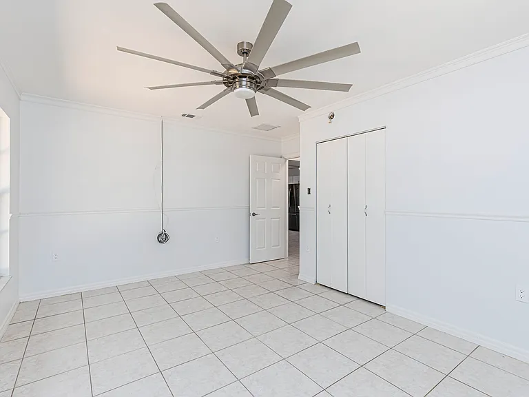 1750 Washburn Ave — Photo 5