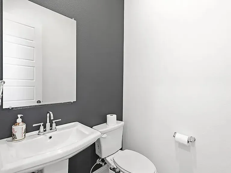 2532 Campden Mews — Photo 9