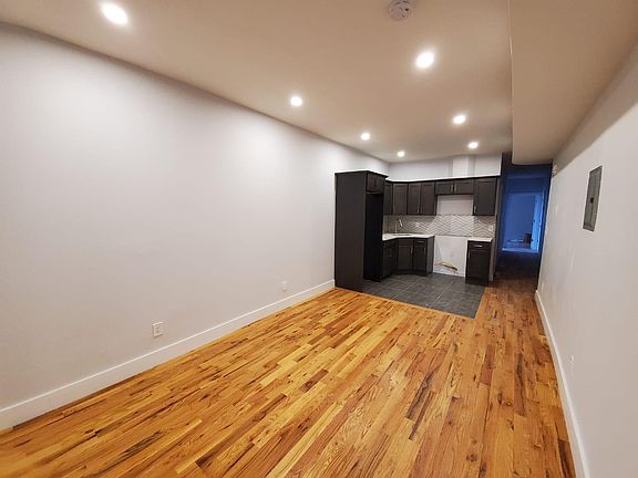 2nd image of 19 Jewett Ave APT 1M